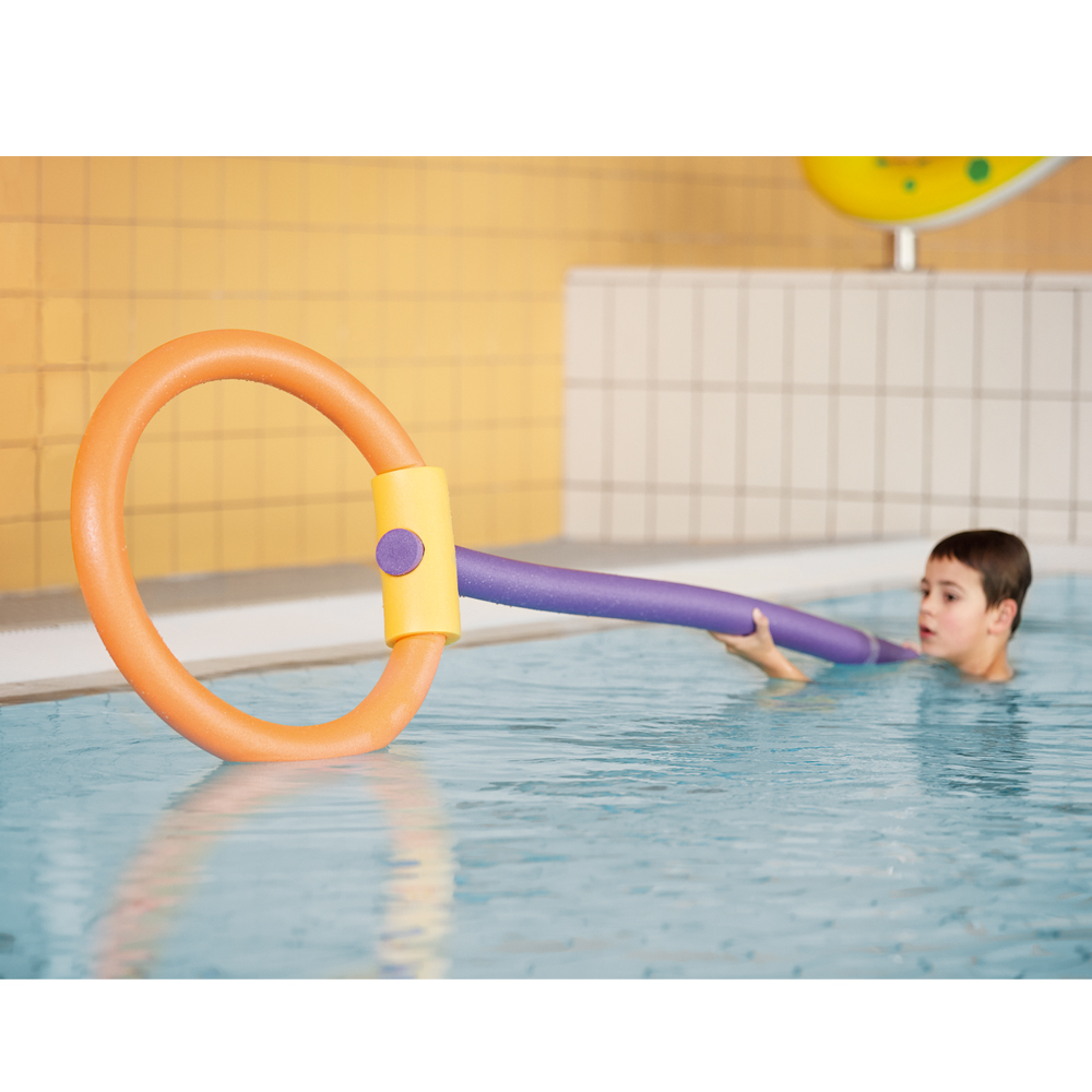 Pool-Nudel Verbinder-Anwendung_126037-39
